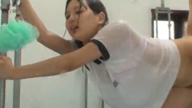 強姦魔から必死に逃げるもシャワー室で捕ってしまう制服ＪＫがスケスケ状態で犯される♡