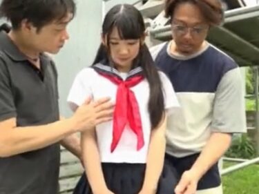 大人しそうなＪＫが男2人と3P青姦…まだ発育途中の体を好き放題されて顔射フィニッシュ